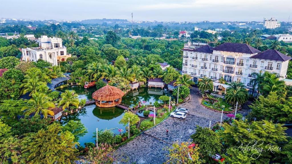 Spring Garden Hotel Lk Long Khanh Bagian luar foto