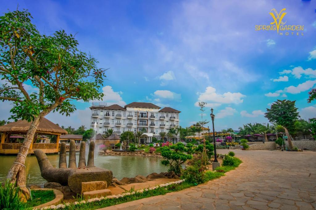 Spring Garden Hotel Lk Long Khanh Bagian luar foto