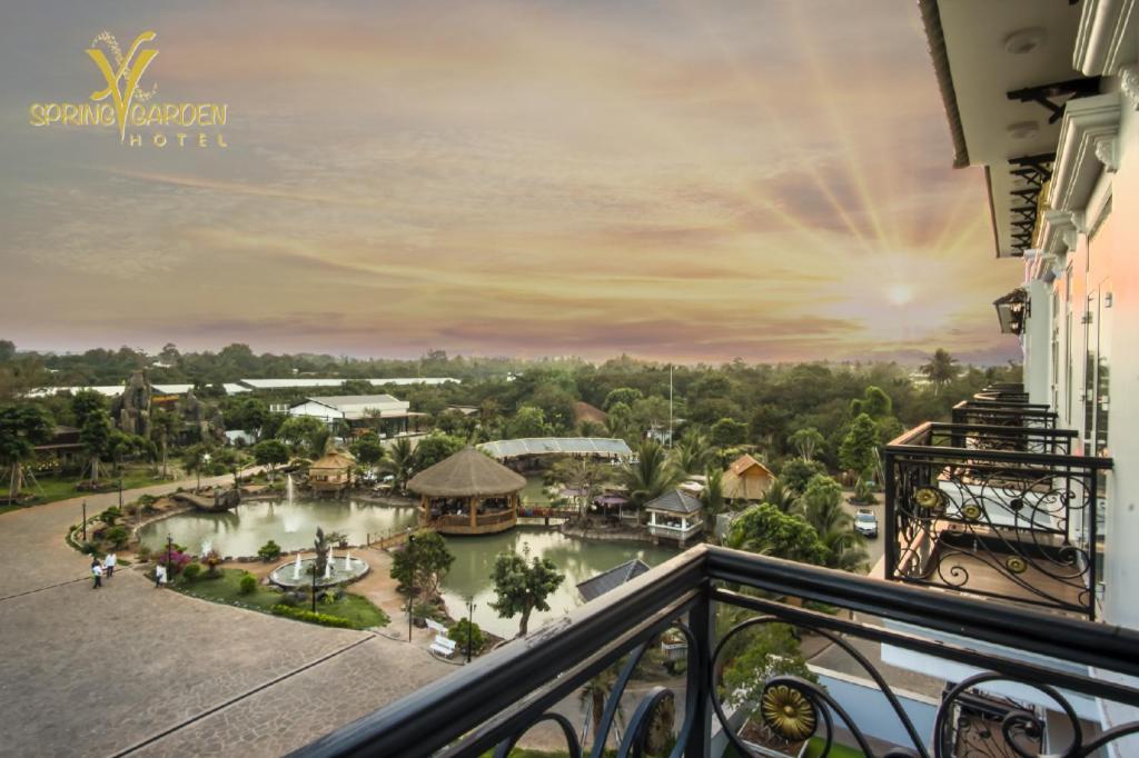 Spring Garden Hotel Lk Long Khanh Bagian luar foto