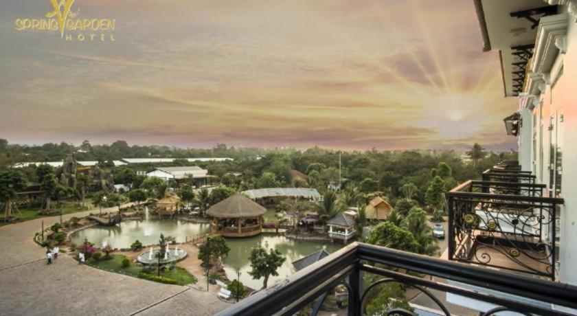 Spring Garden Hotel Lk Long Khanh Bagian luar foto